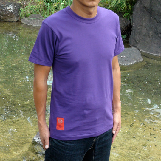 紫色地Tシャツタグ画像